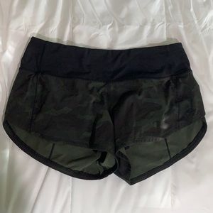 Lululemon Speed Up Low-Rise Short 2.5” SIZE 2